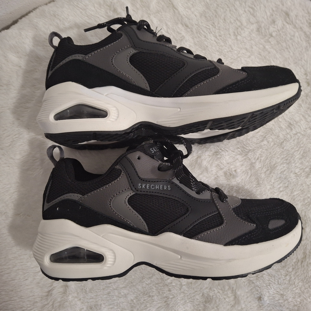 Women's Muno Skechers Black and Gray Sneakers Size 7.5.